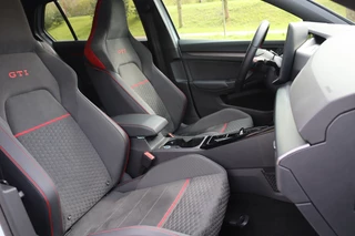 Volkswagen Golf 2.0 TSI GTI 301PK Clubsport  Akrapovic/Pano/HK/Blackstyle/IQ.Light/Camera/Headup/19" / 12