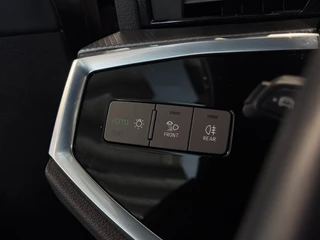 Audi Q3 35 TFSI S-Line Black Edition Pano Camera Leder Trekhaak 19'' / 18