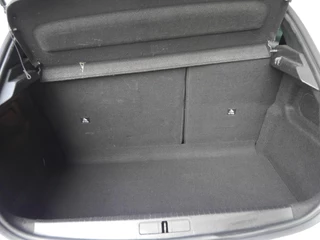 Peugeot 208 1.2 PureTech Active Pack | Lichtmetalen velgen | Parkeersensoren achter | Airconditioning | Cruise control | Getint glas / 10