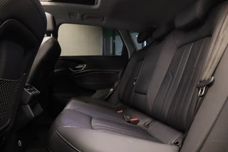 Audi e-tron e-tron 50 quattro Launch edition plus 71 kWh  Memory Keyless Go/Start ACC ECC Carplay / 19