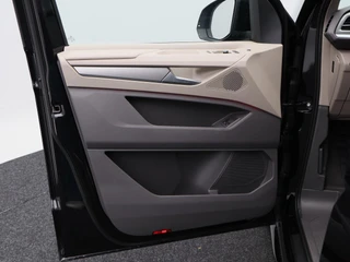 Volkswagen Multivan 1.5 eHybrid 245 Pk L2 Bulli Edition 4Motion | 6-Persoons | Panoramadak | Harman & Kardon | Camera | Trekhaak | 19 Inch | 5.703 Km !! / 21