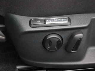 Volkswagen Passat 1.4 TSi 218 Pk PHEV GTE Business | Panoramadak | Camera | Adaptive Cruise | Stoelverwarming | Navigatie | CarPlay | 17 Inch | 73.094 Km !! / 25