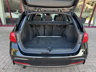 BMW 3 Serie Touring 318i Executive  | M-Sport Edition | LED | Alcantara | Cruise | Airco | Stoelverw. | / 41