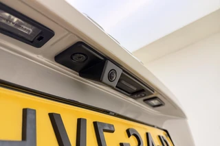 Jeep Avenger 1.2 e-Hybrid 110pk Automaat Summit | Navigatie | Achteruitrijcamera | Adapt. Cruise control | Climate control | Elektrische achterklep | Keyless | 18" Lichtmetalen velgen | 8 jaar garantie / 11
