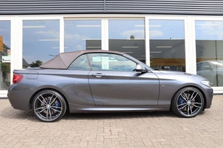 BMW 2 Serie Cabrio M235i xDrive Centennial High Executive Cruise Control, Airco, Apple Carplay, Camera, Navigatie, Prijs Is Rijklaar Inclusief 6 Maanden Garantie / 5