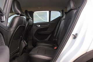 Volvo XC40 1.5 T3 Momentum Pro | 1e eigenaar | NL auto | Inc btw | Cruise control | Climate control | LED | Navigatie | Bluetooth | 18 inch | Trekhaak | Half leer | 163 pk / 18