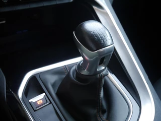 Peugeot 3008 1.2 PureTech Blue Lease Executive | Trekhaak | Navigatie | Climate control | Lichtmetalen velgen | Cruise control | Parkeersensoren achter | Apple carplay/Android auto / 27