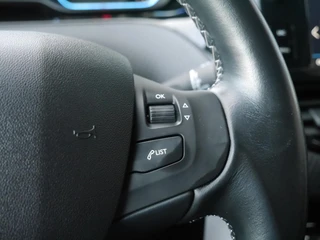 Peugeot 2008 1.2 PureTech Allure 110pk | Extra getint glas | Achteruitrijcamera | Climate control | Apple carplay/Android auto | Lage km.stand | Lichtmetalen velgen | Regensensor / 21