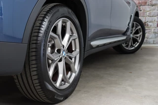 BMW X3 xDrive20i High Executive xLine Automaat  / Navigatiesysteem Professional / Panoramadak / Trekhaak / Leder / Parkeersensoren voor+achter / 19 Inch / Sportstoelen / LED / Stoelverwarming / Climate Control / 7