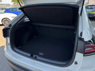 Volkswagen Taigo 1.0 TSI Life Business * Carplay * Stoelverwarming * PDC 2X * NAP / 18