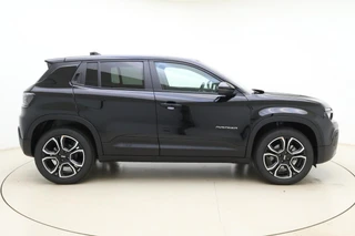 Jeep Avenger Summit 54 kWh | Navigatie | DEMO | 8 jaar speciale garantie | Electrische achterklep | Camera | Stoel- en stuurverwarming | Climate control / 10