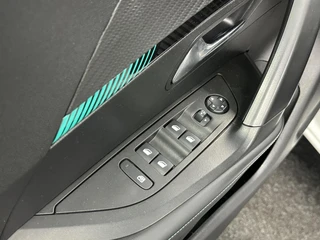 Peugeot 2008 1.2 PureTech Allure Pack CAMERA TREKHAAK ECC CRUISE LM NAVI CARPLAY. / 18