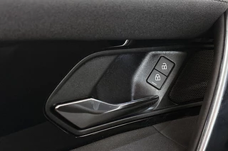 Land Rover Discovery Sport P300e 1.5 S / 41