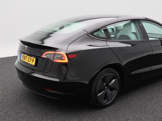 Tesla Model 3 Standard RWD Plus 60 kWh 238 Pk | Stoelverwarming | Panoramadak | Camera | Adaptive Cruise | 18 Inch | 41.788 Km !! / 17