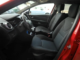 Renault Clio Estate 0.9 TCe Limited 90pk | Navigatie | Trekhaak | Airco | Cruise Control | Parkeerhulp achter | Extra getint glas | Lichtmetalen velgen / 9