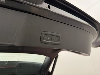 Volvo XC40 1.5 T3 Momentum | Trekhaak | Adaptive Cruise | Camera | Stoelverw. / 22