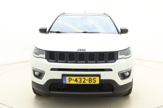 Jeep Compass 4xe 240 Plug-in Hybrid Electric S | Navigatie | Lederen bekleding | Panoramisch schuifdak | Keyless | Stoelverwarming | Zwart dak / 7