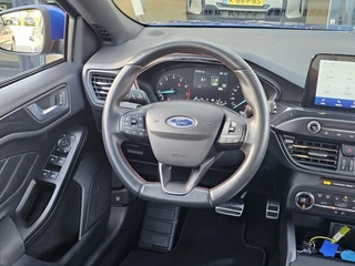 Ford Focus Wagon 1.5 EcoBoost ST Line Business Geen import | Navi | Cruise / 9