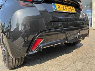 Toyota Yaris 1.5 Hybrid GR SPORT PANODAK STOEL/STUURVERW JBL-AUDIO HEAD-UP 18'' LM-VELGEN PARK-SENSOREN NAVI KEYLESS CAMERA APPLE/ANDROID NL-AUTO 1E-EIG / 35