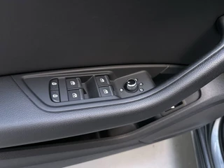 Audi A4 Avant 35 TFSI S Edition Competition S-Line LED Leder-Stof Virtual Cockpit Sfeerverlichting / 19