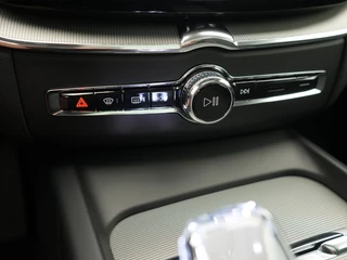 Volvo XC60 2.0 T6 AWD + Black Edition 350PK Pano | Trekhaak / 37