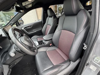 Toyota RAV4 2.5 Plug-in Hybrid AWD BI-TONE PLUS JBL-AUDIO NAVI HEAD-UP BLIND SPOT 360° CAMERA STOEL/STUURVERW EL-KLEP APPLE/ANDROID 1500KG TREKGEW KLASSE 3 ALARM 4S-BANDEN / 13