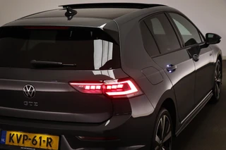 Volkswagen Golf 1.5 eHybrid GTE | LEDER | PANORAMADAK | HEAD UP | STOELVENTILATIE | STUURVERWARMING | TREKHAAK | 18" / 28