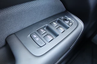 Volvo XC60 2.0 T6 Plug-in hybrid AWD Ultimate Black Edition  | Panoramadak | Head-up | H/K | Memory / 18