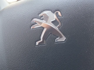 Peugeot 208 1.2 e-VTi Style NAVI TEL PDC CRUISE CONTROL / 34