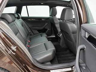 Škoda Superb Combi 1.4 TSI iV Laurin & Klement / 24
