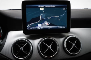 Mercedes-Benz GLA-klasse 180 Ambition | URBAN PACK | PANORAMADAK | STOELVERWARMING | TREKHAAK | 18" / 42