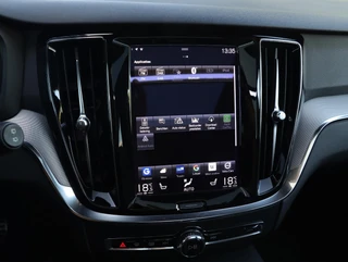 Volvo V60 T8 Recharge AWD R-Design Pano | HarmanKardon | Ak. Glas | Trekhaak | Head Up / 27