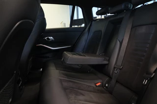 BMW 3 Serie Touring 320i M-Sport Business Edition  Climate/Cruise Navi PDC NAP! 24 Maanden garantie* (Vraag naar de voorwaarden) / 18