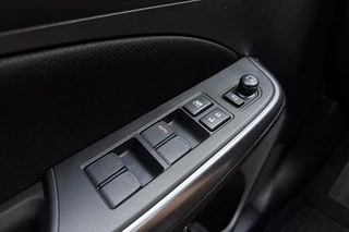 Suzuki Swift 1.2 Style Smart Hybrid 83pk | Navigatie | Climate Control | Cruise Control | Stoelverwarming | Camera | Lichtmetalen Velgen | Apple Carplay - Android Auto / 18