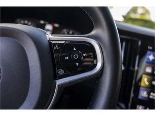 Volvo V60 2.0 B4 Momentum Business  | Pano | Harman Kardon | / 37
