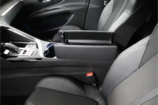 Peugeot 5008 1.2 PureTech Active Pack Business  GT - Trekhaak - All Seasonbanden - Schuif/kantel dak - Virena zekerheidspakket €895 / 72