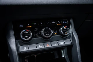 Skoda Karoq 1.5 TSI ACT Sportline Business | Autom. | Navi | PDC | Cruise | LED / 18
