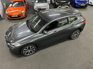 BMW X2 SDrive18i Executive / NL-auto / Navigatie / 40