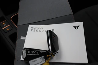 CUPRA Terramar 1.5 TSI e-Hybrid Advanced  Matrix LED/Keyless/Camera/Sfeer/ACC/20"/Trekhaak wegkl. / 32