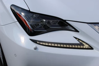 Lexus RC 300h F SPORT Line NL-AUTO CRUISE TRIPLE-LED STOELVENT BLIND-SPOT 19" LM-VELGEN / 12