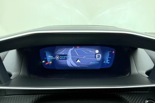 Peugeot 2008 1.2 Turbo 100pk Allure | Trekhaak | Navigatie | Achteruitrijcamera | Climate control | Parkeersensoren | Lichtmetalen velgen / 30