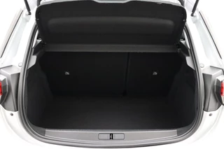 Opel Corsa-e Elegance 50 kWh | Uniek! Lage KM-stand! | Navigatie | Warmtepomp | Stoelverwarming | Apple Carplay/Android Auto | Climate control | Cruise control | LED koplampen | Lichtmetalen velgen / 14