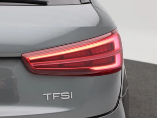 Audi Q3 1.4 TFSi 150 Pk Automaat S-Line | Trekhaak | Half Leer | Cruise Control | Camera | Climatronic | Navigatie | 18 Inch / 16