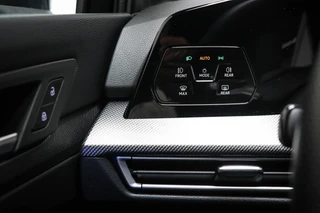 Volkswagen Golf 1.5 eHybrid GTE | LEDER | PANORAMADAK | HEAD UP | STOELVENTILATIE | STUURVERWARMING | TREKHAAK | 18" / 34