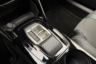 Peugeot 2008 1.2 Hybrid 136 GT | Climate control | Apple carplay/Android auto | Navigatie | Cruise control | Draadloze telefoonlader | Lichtmetalen velgen 17" | / 32
