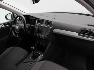 Volkswagen Tiguan 1.4 TSi 125 Pk Connected Series | Cruise Control | Navigatie | Climatronic | Parkeersensoren | 17 Inch | 158.663 Km !! / 33