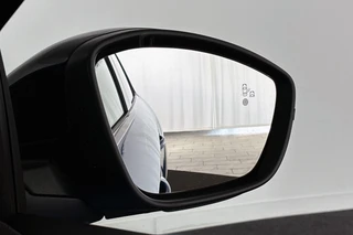 Peugeot 208 1.2 Hybrid 145 e-DCS6 GT Achteruitrijcamera Keyless Apple CarPlay / 24