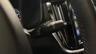 Volvo V60 2.0 B3 Momentum Business ECC NAVI CAMERA CARPLAY LM CRUISE. / 28