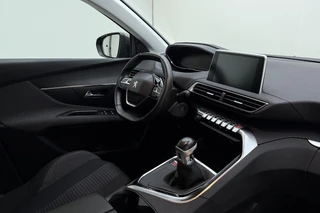 Peugeot 3008 1.2 PureTech Blue Lease Executive Navigatie | Afneembare Trekhaak | Cruise controle | Camera Achter / 4