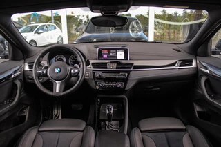 BMW X2 sDrive20i High Executive Edition | M-sport | Driving Assistant Plus | Camera | Apple Carplay | File assistent | Active cruise control | Park Assistant | DAB | Sportstoelen | LED / 4